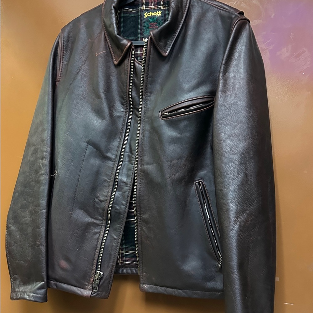 Schott NYC Waxy Cowhide Leather Mechanics
Jacket Size Medium - Picture 6 of 11